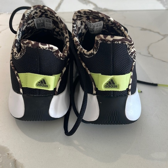 Adidas Cloudfoam shoes - Picture 2 of 5